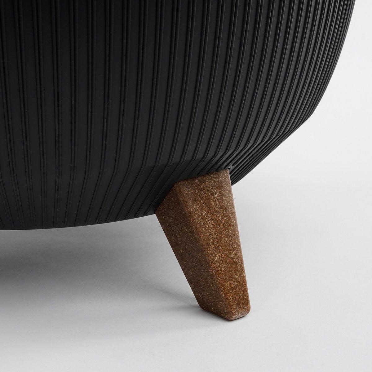 Doppio Blumentopf auf Beinen – H18,5 x Ø33 cm – recycelter Kunststoff – FSC-Mix – Schwarz - HomeDesign Knaus