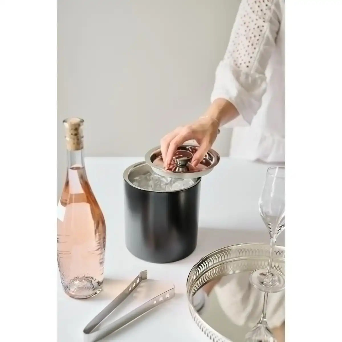 Eiseimer Pearl mit Deckel und Eiszange matt schwarz Edelstahl - HomeDesign Knaus