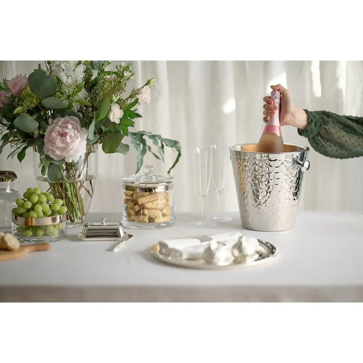 Sektkühler Capri mit Griffen, Edelstahl hochglanzpoliert, außen gemustert 22 cm - HomeDesign Knaus