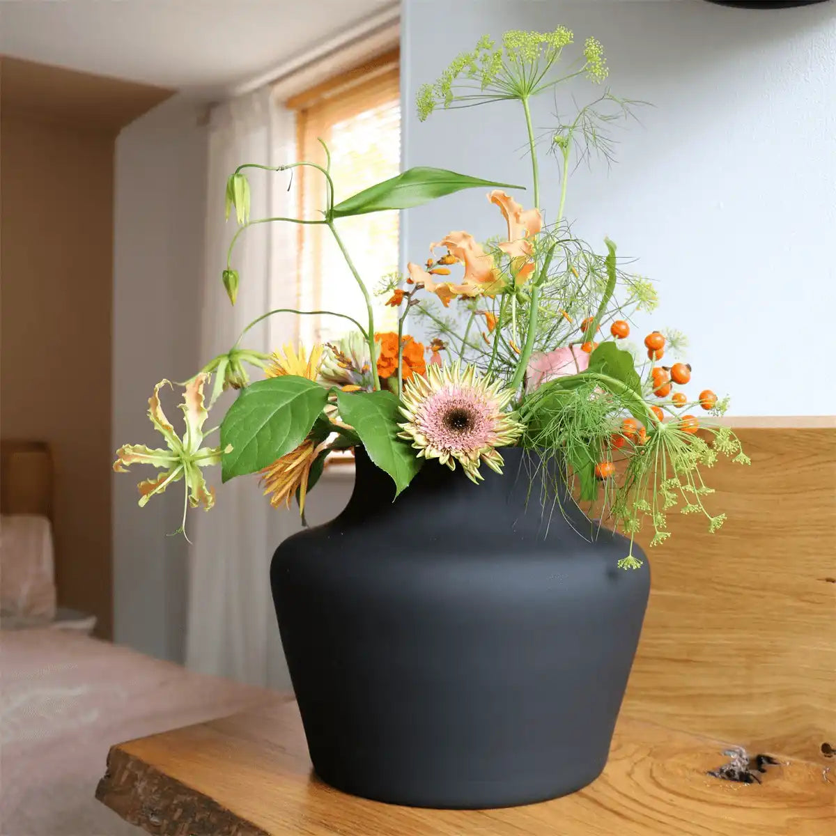 Vase Blumenvase Bodenvase Pulverbeschichtet schwarz Matt - HomeDesign Knaus