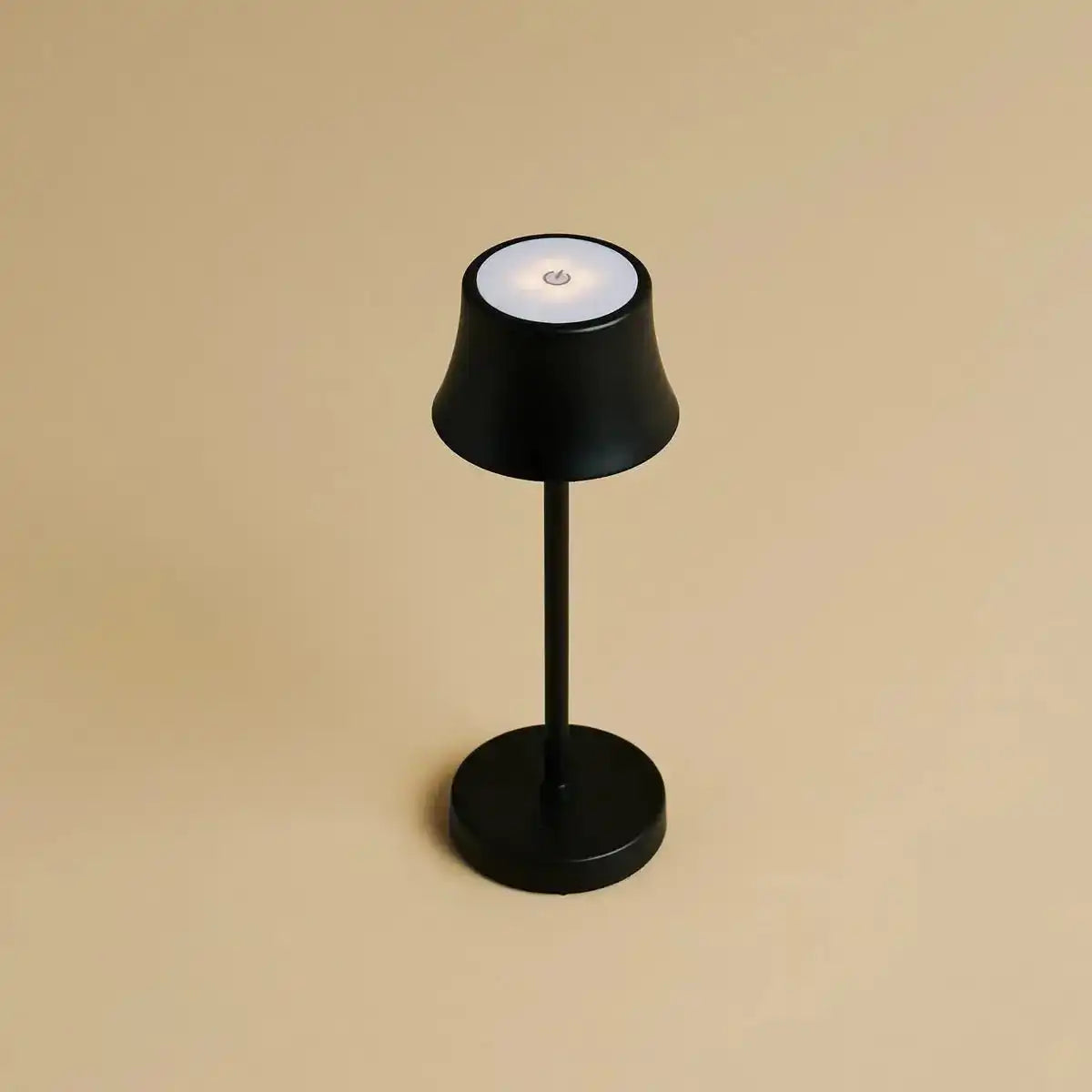De pijp Mini Midnight Black Black wiederaufladbare Tischlampe - drahtloses Laden, dimmbare Lampe und 3 Lichtfarben