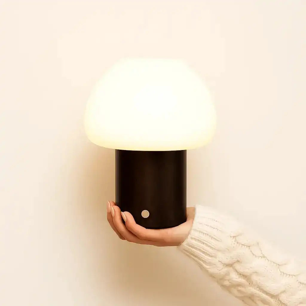 Dunkelbraune Holzlampe Fynn – wiederaufladbares und dimmbares Licht
