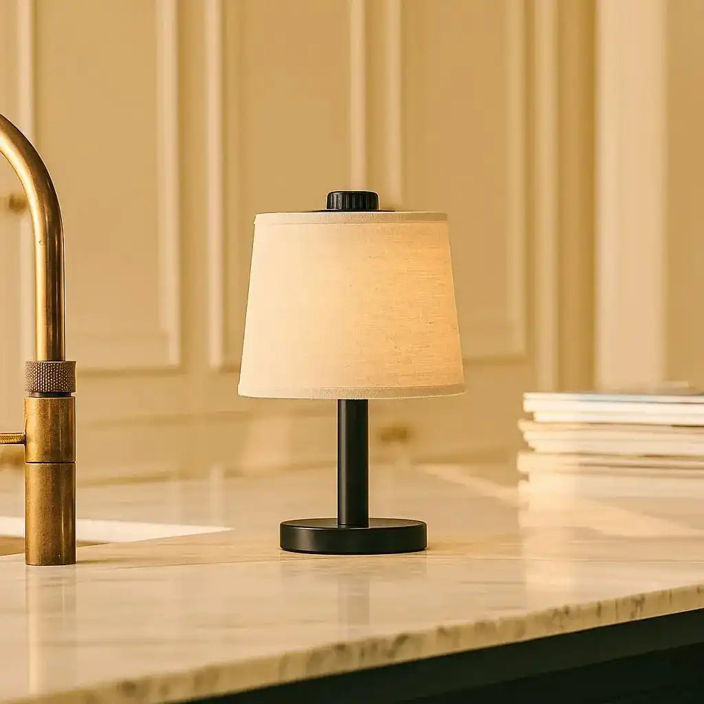 Rover Schwarze Holzlampe - wiederaufladbar, schnurlos und dimmbarer Schatten