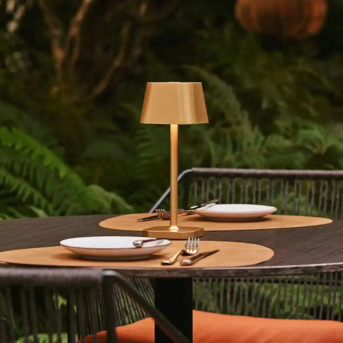 Ava Gold wiederaufladbare Tischlampe | Kabellos, dimmbar und stilvoll
