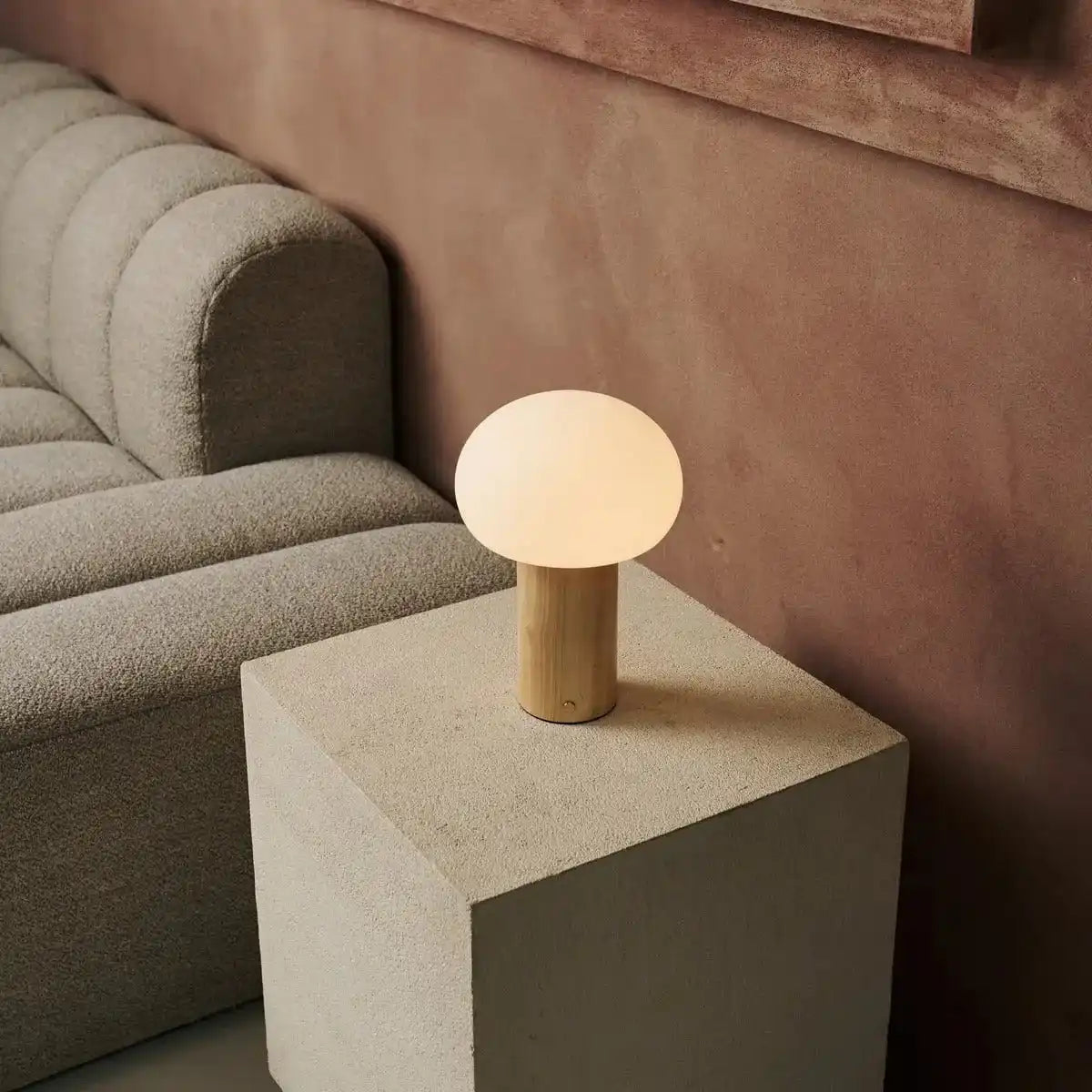 Sam hellbraunes Holztischlampe mit Glas & wiederaufladbarem Akku | Dimmbare und vielseitige Beleuchtung