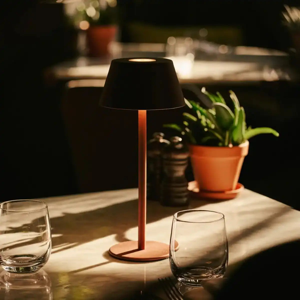 Milou Bronze - Tischlampe ohne Kabel l moderne, Design- und 3 Lichtmodi