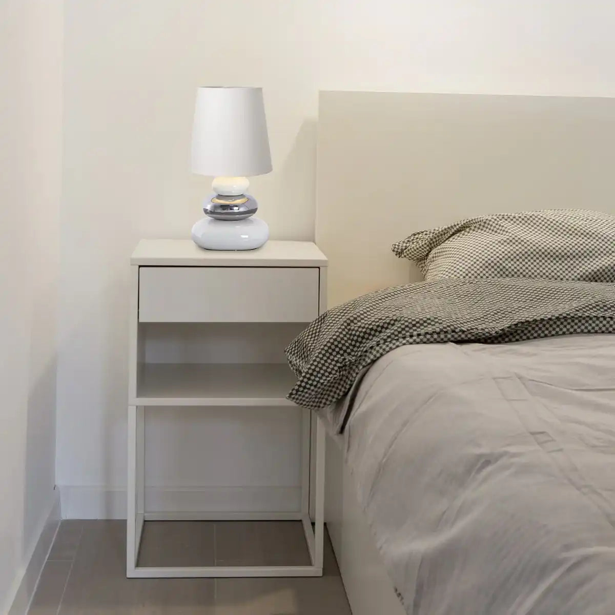 Keramik Tischleuchte "STONEY", Tischlampe aus Keramik, weiß, mit E14-Fassung, Tischlampe für Esszimmer, Wohnzimmer, Diele oder Büro, oder als Nachttischlampe, 31 cm hoch