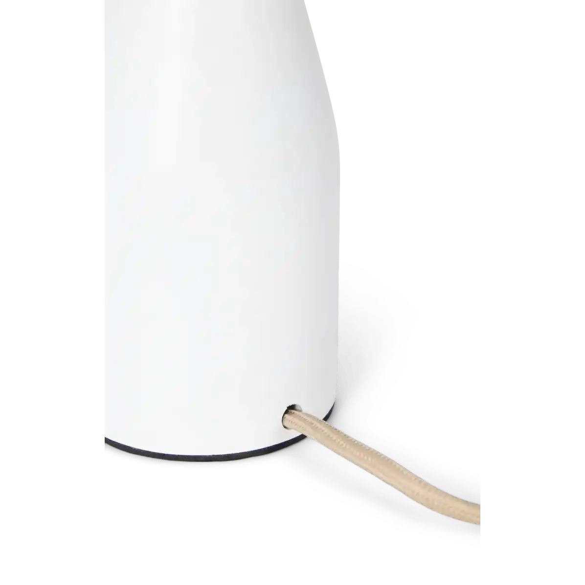 Tischlampe Jape aus weißem Metall – zeitloses Design, warmes Licht und eleganter Stil