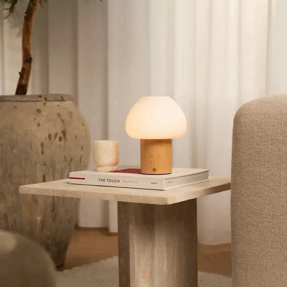 Fynn Hellbraune Holzlampe – wiederaufladbar, dimmbar und stilvoll