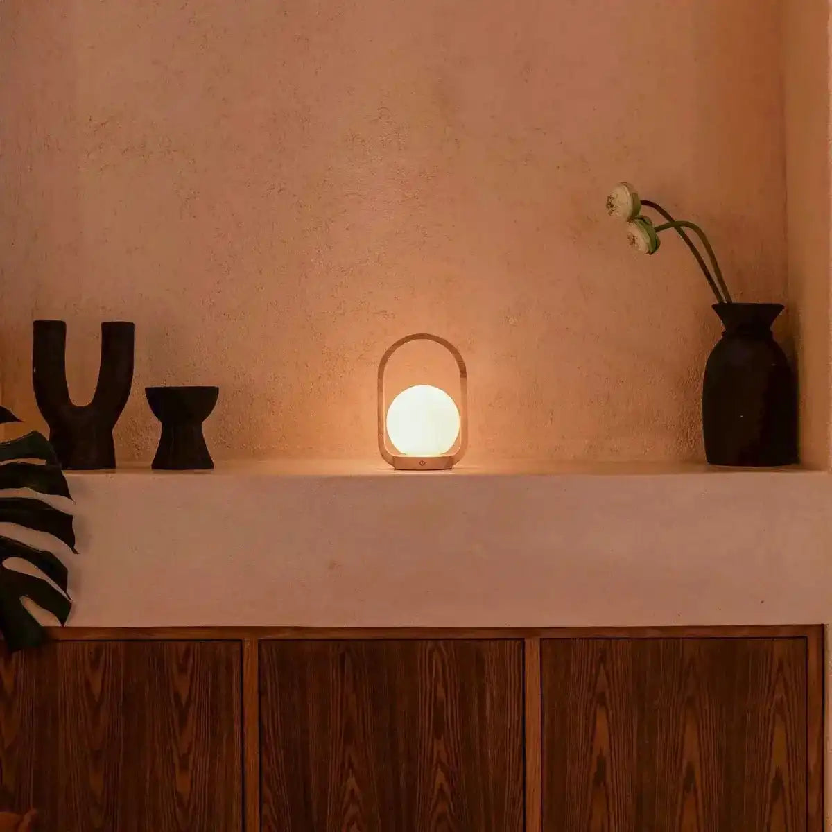 Skye Hellbraune kabellose Holzlampe | Wiederaufladbares und dimmbares Design