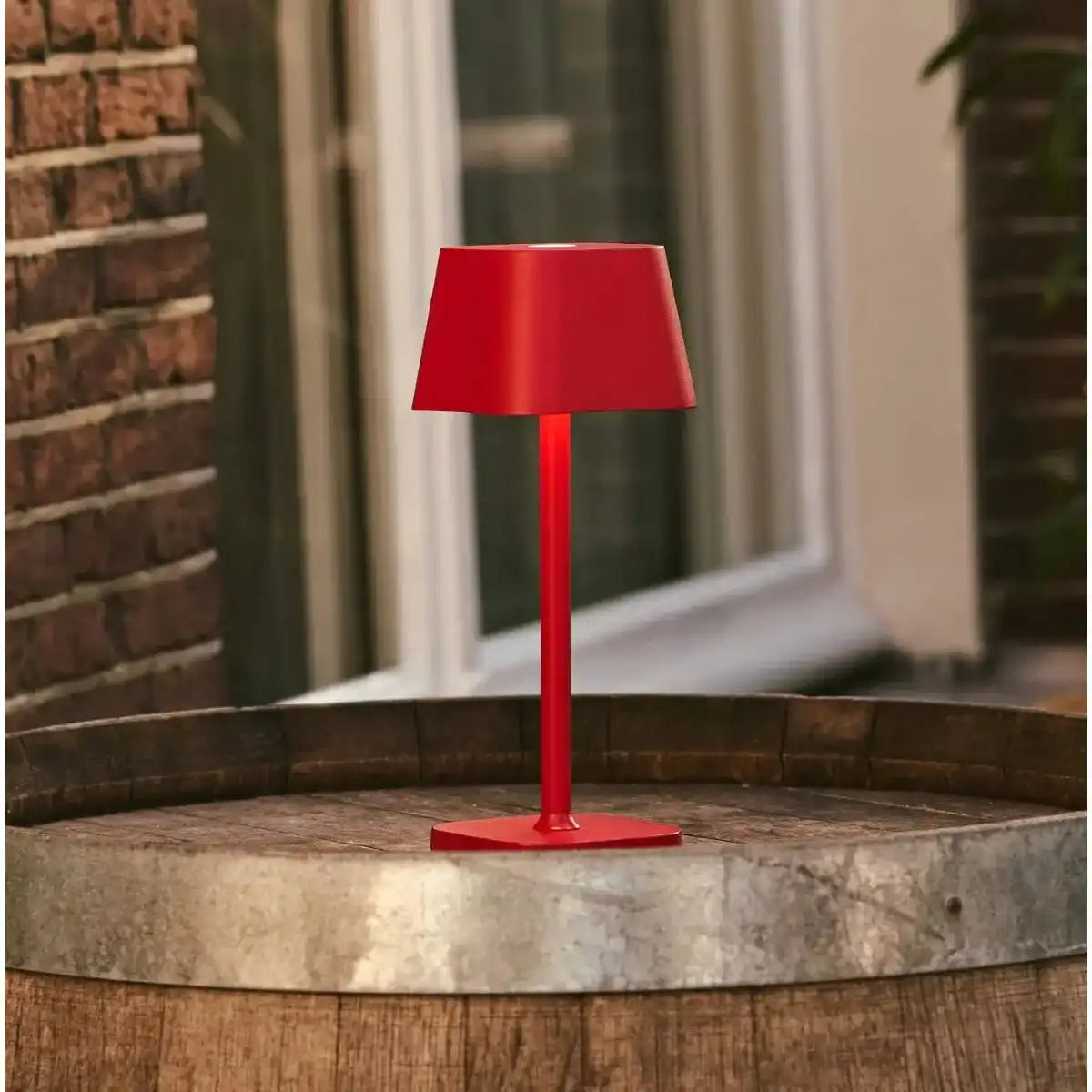 Ava Berry Red wiederaufladbare Tischlampe | Stilvoller, schnurloser Lampe und dimmbar