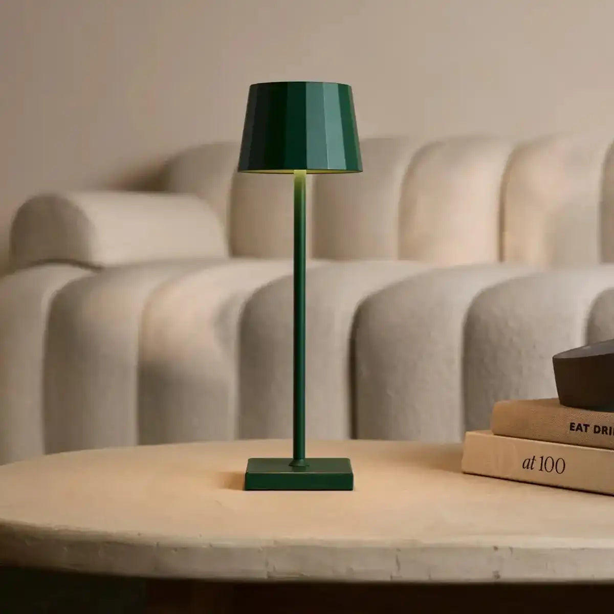 William Pine Green Wiederaufladbare Tischlampe – USB-C, dimmbar, 120-Stunden-Akku