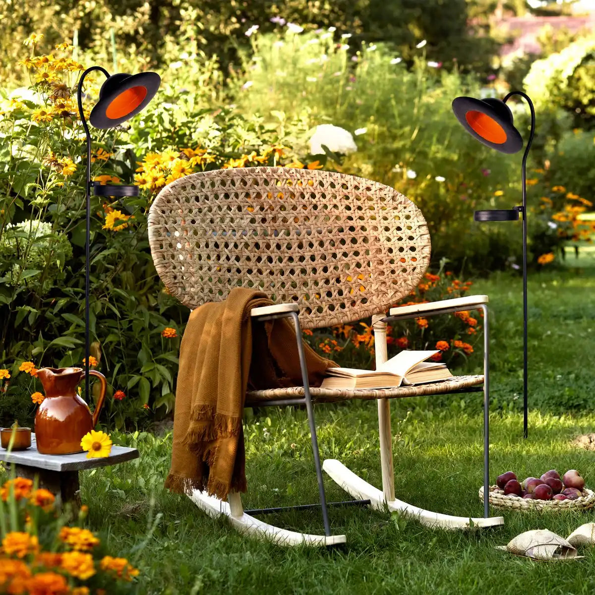 LED Solarleuchte "Bowler" mit Erdspieß für Garten und Terrasse aus Metall und Kunststoff in Schwarz, mit fest verbauten LEDs, Solar Lampe für den Garten 86 cm hoch