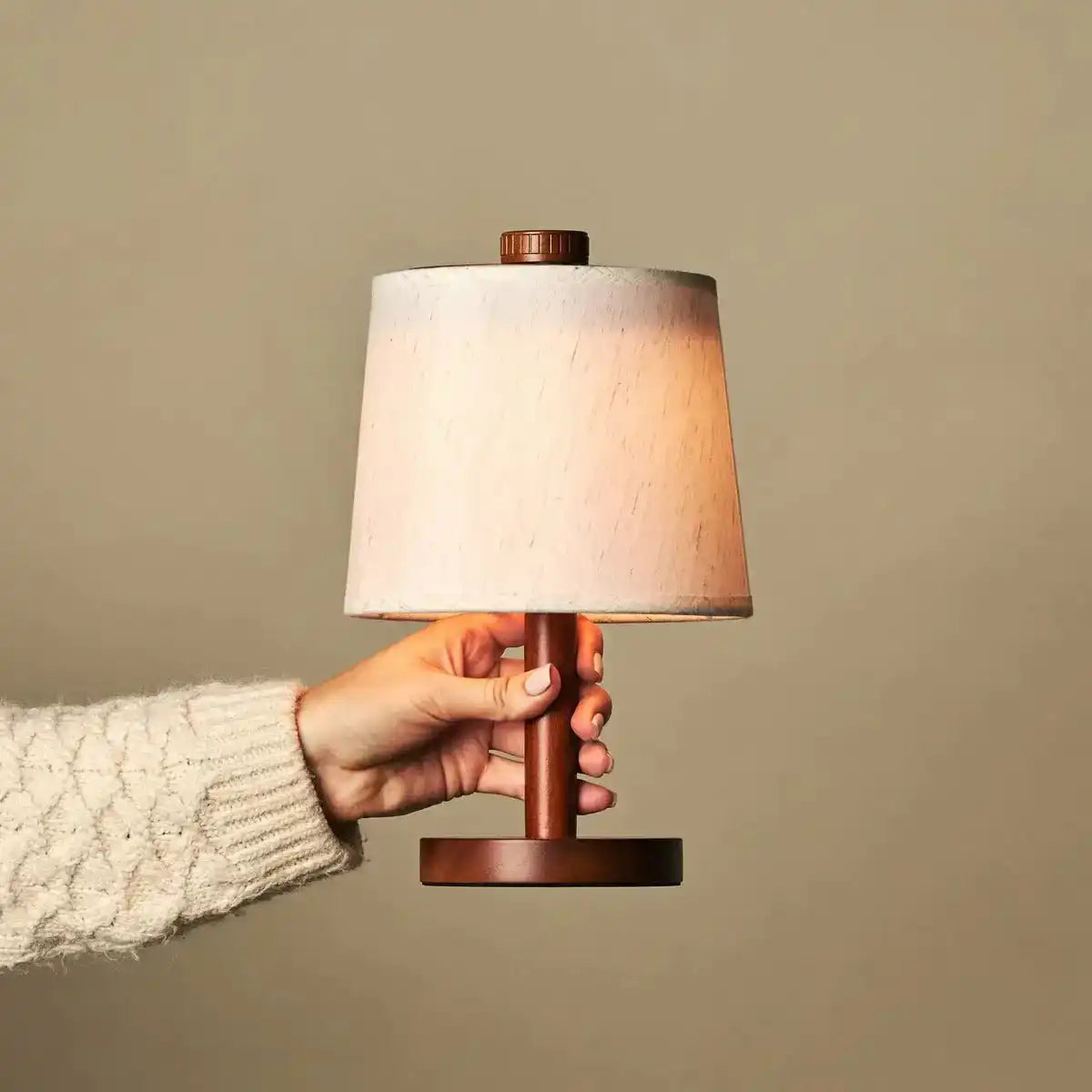 Rover Kastanienbraune Holzlampe - wiederaufladbar, schnurlos und dimmbarer Schatten