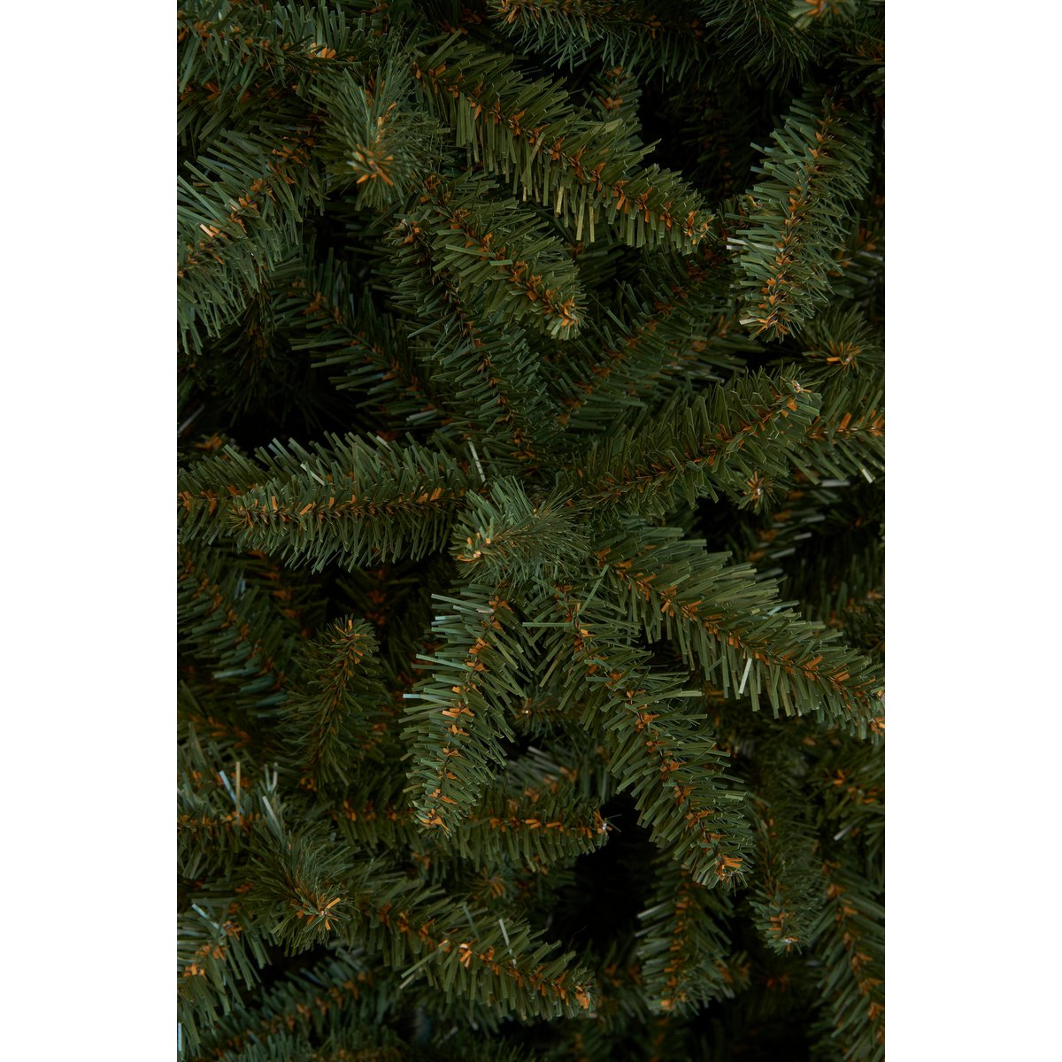 Schmaler künstlicher Weihnachtsbaum Matterhorn – H260 x Ø109 cm – Grün