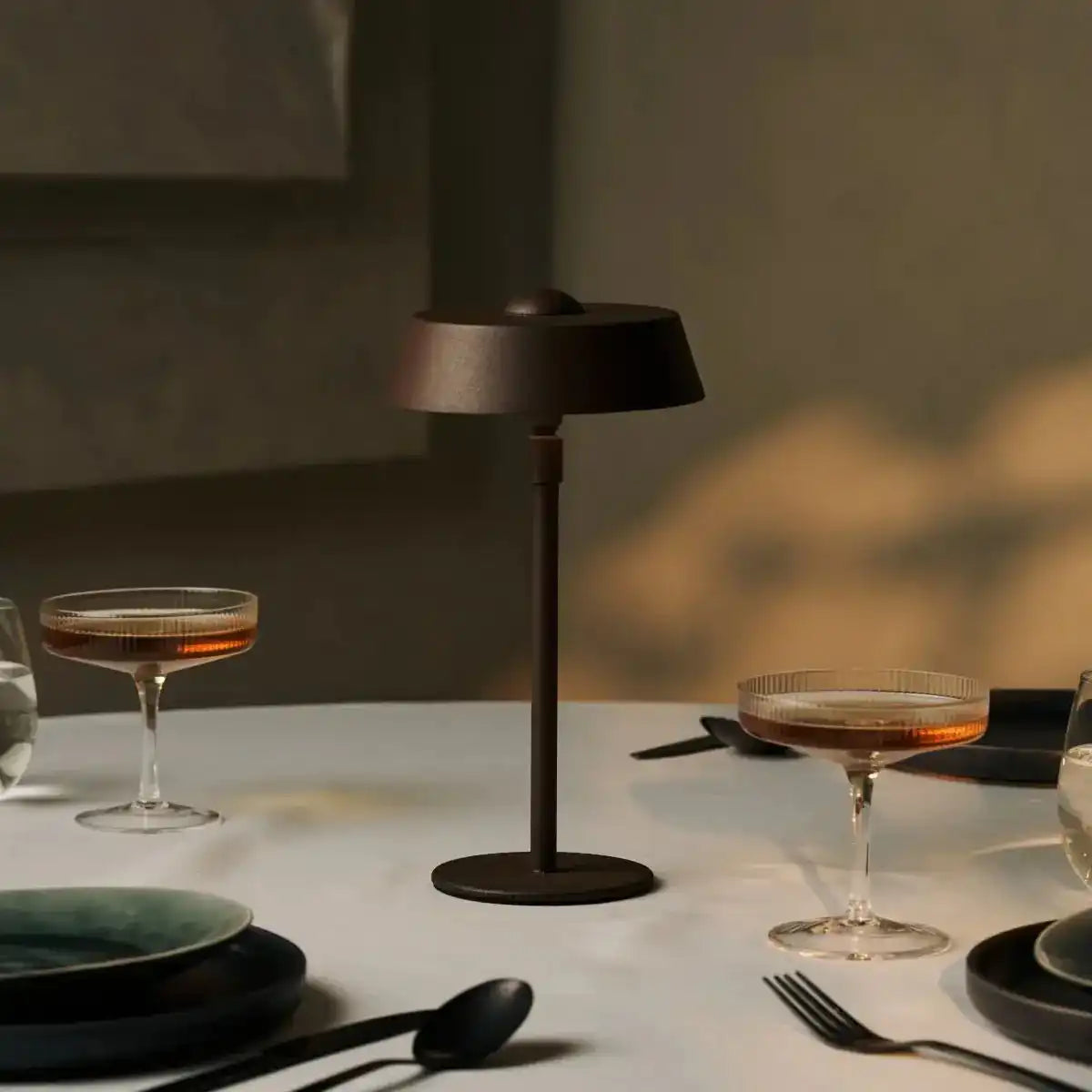 Luca Mocha Brown - USB wiederaufladbare Lampe l minimalistisch, verspielt und dimmbar
