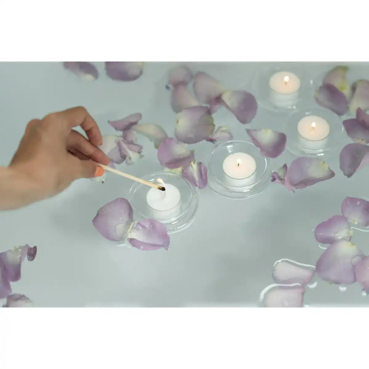 150 Stück Nightlights Teelichter, weiß, transparente Kunststoffhülle, Brenndauer ca. 8h - HomeDesign Knaus