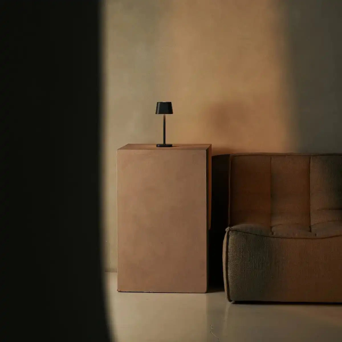 Ava Steingrau - wiederaufladbare Tischlampe | Stilvoller, schnurloser Lampe und dimmbar