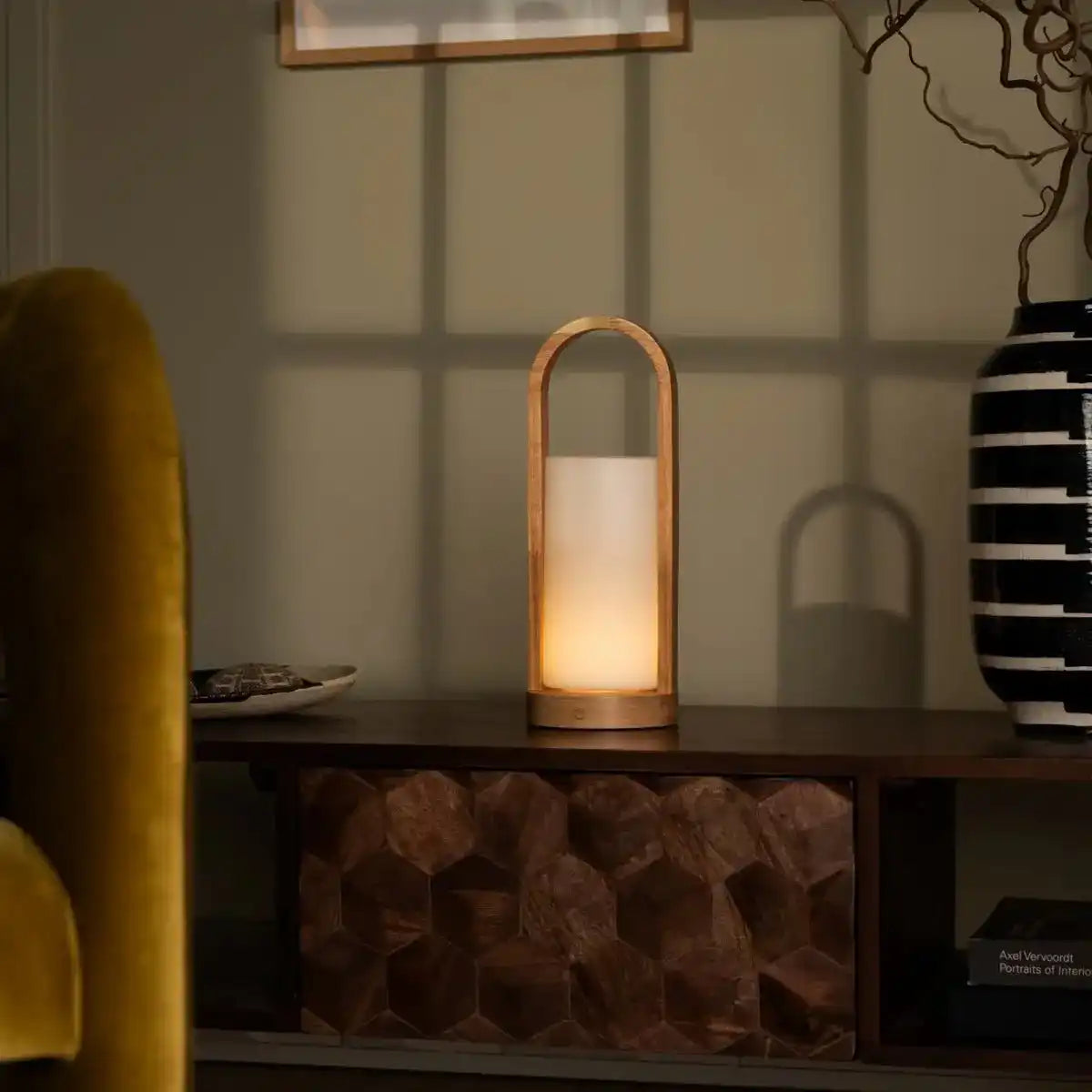 Evie Hellbraune wiederaufladbare Tischlampe aus Holz – dimmbar und kabellos