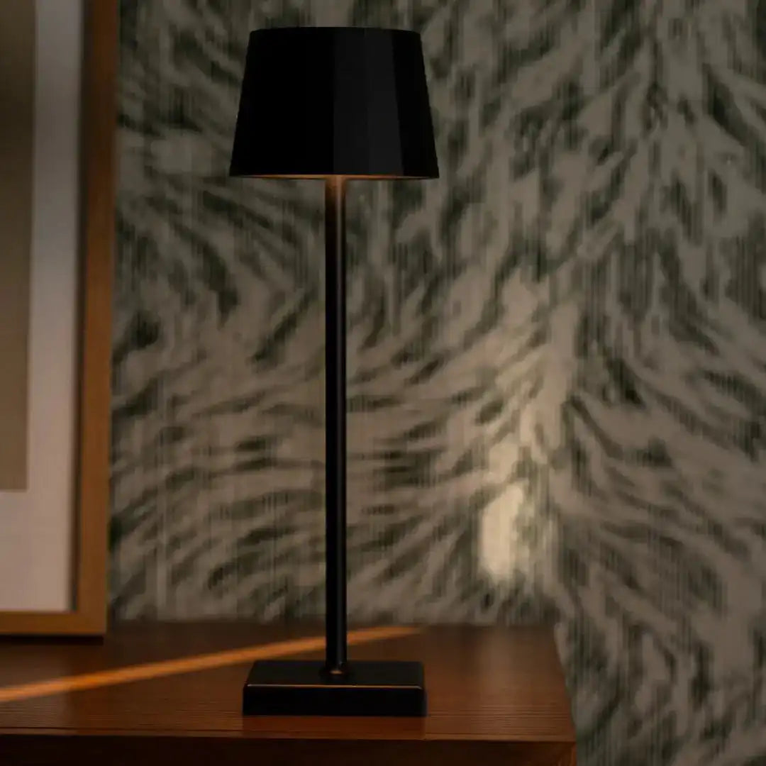 William Black wiederaufladbare Tischlampe aus Eisen – 120-Stunden-Akku, dimmbar, USB-C-Aufladung