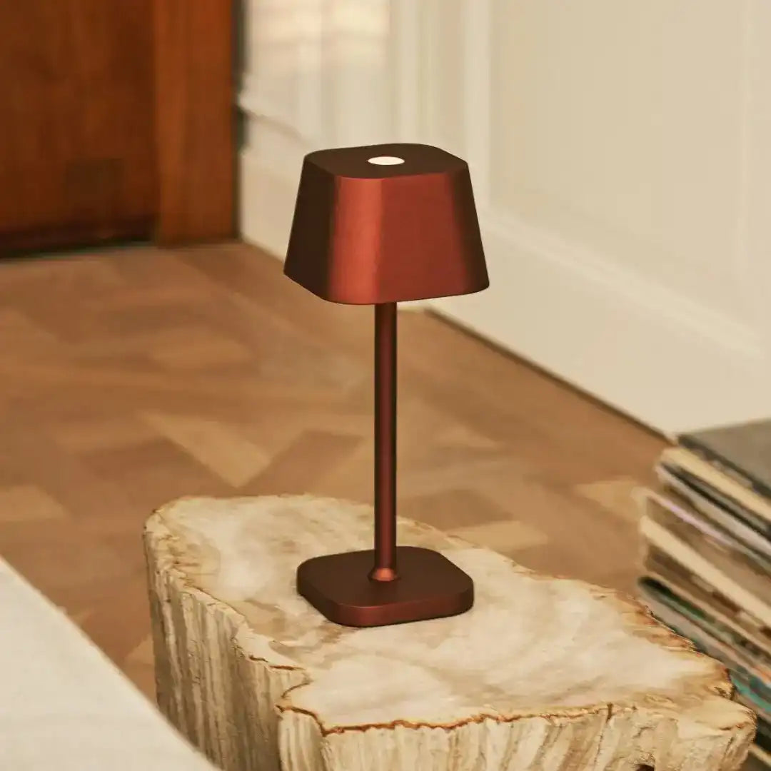 AVA Bronze - wiederaufladbare Tischlampe | Stilvoll, schnurlos und dimmbar