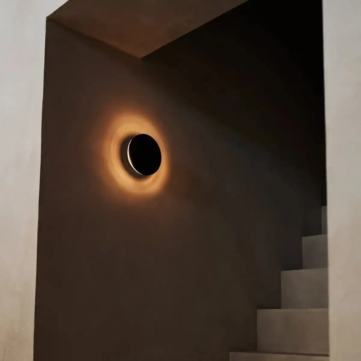 Lou Black Cordless Wall Light - wiederaufladbar und dimmbar mit Touch Control - 2700k warmes Licht