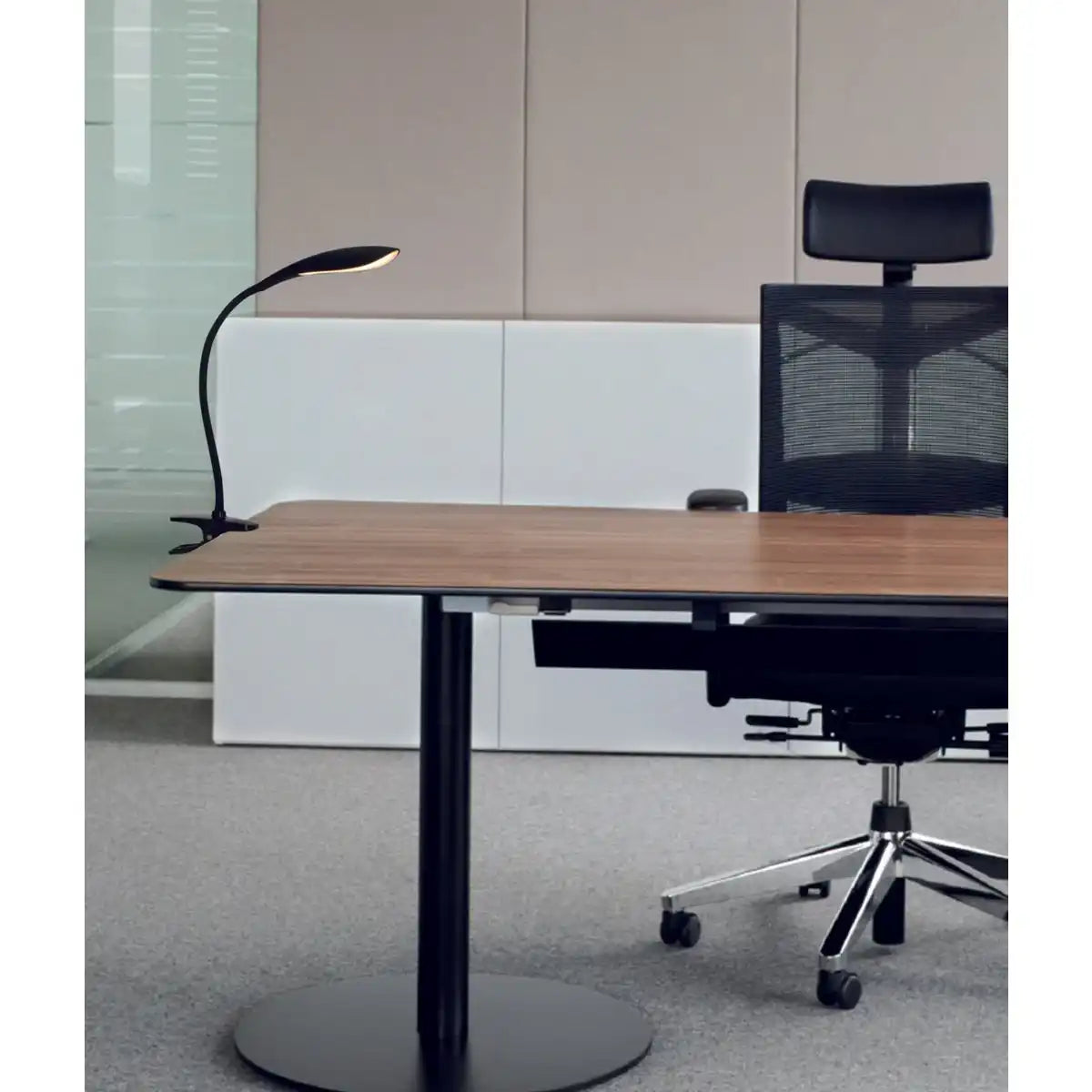 LED-Klemmleuchte "ALF" aus Metall und Kunststoff in Schwarz, mit integrierter LED