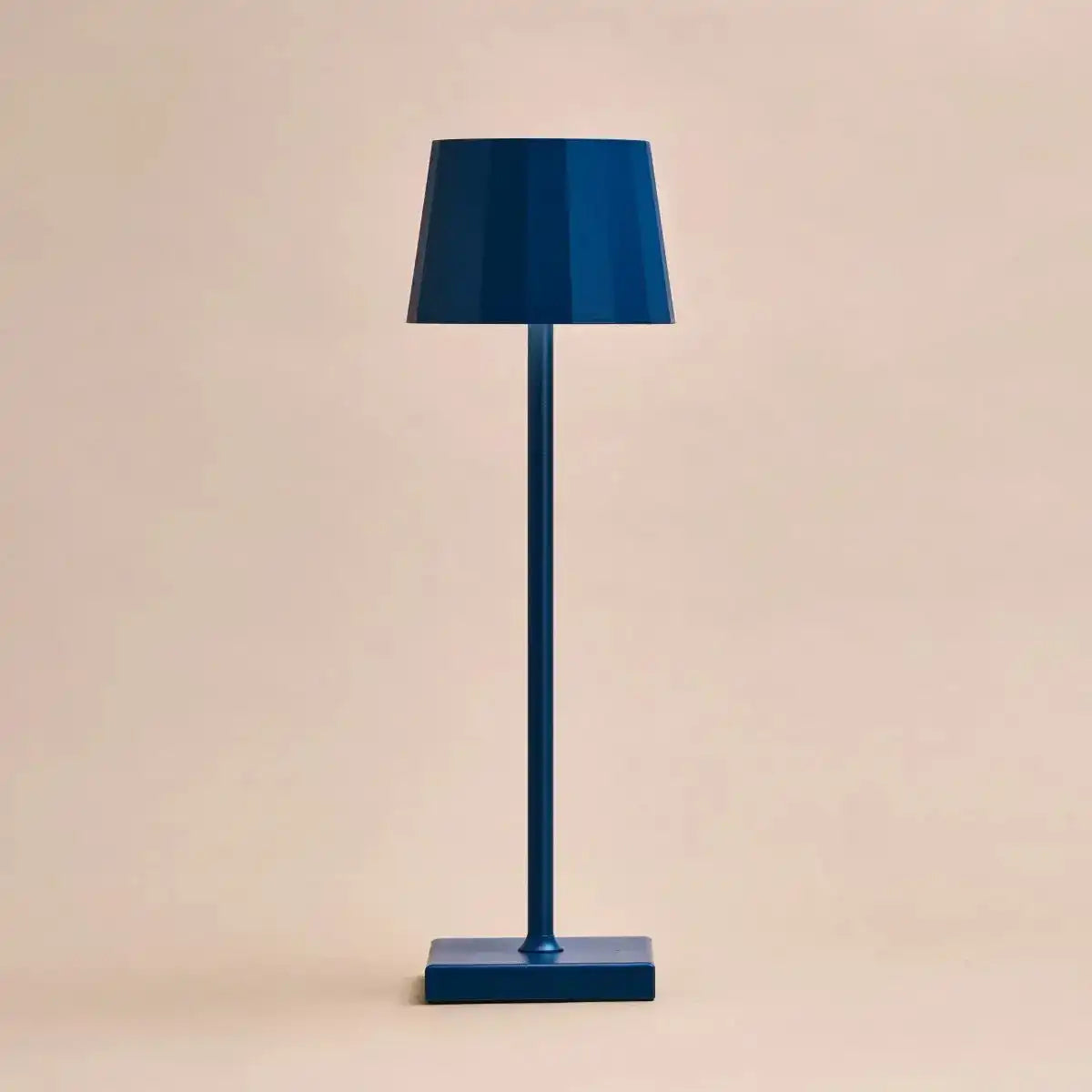 Combi Set Professional-4 x Wouter Delftware Blue Blue Ladargable Tischlampen & 1 x Amstel Wireless Ladestation mit Qi-Technologie