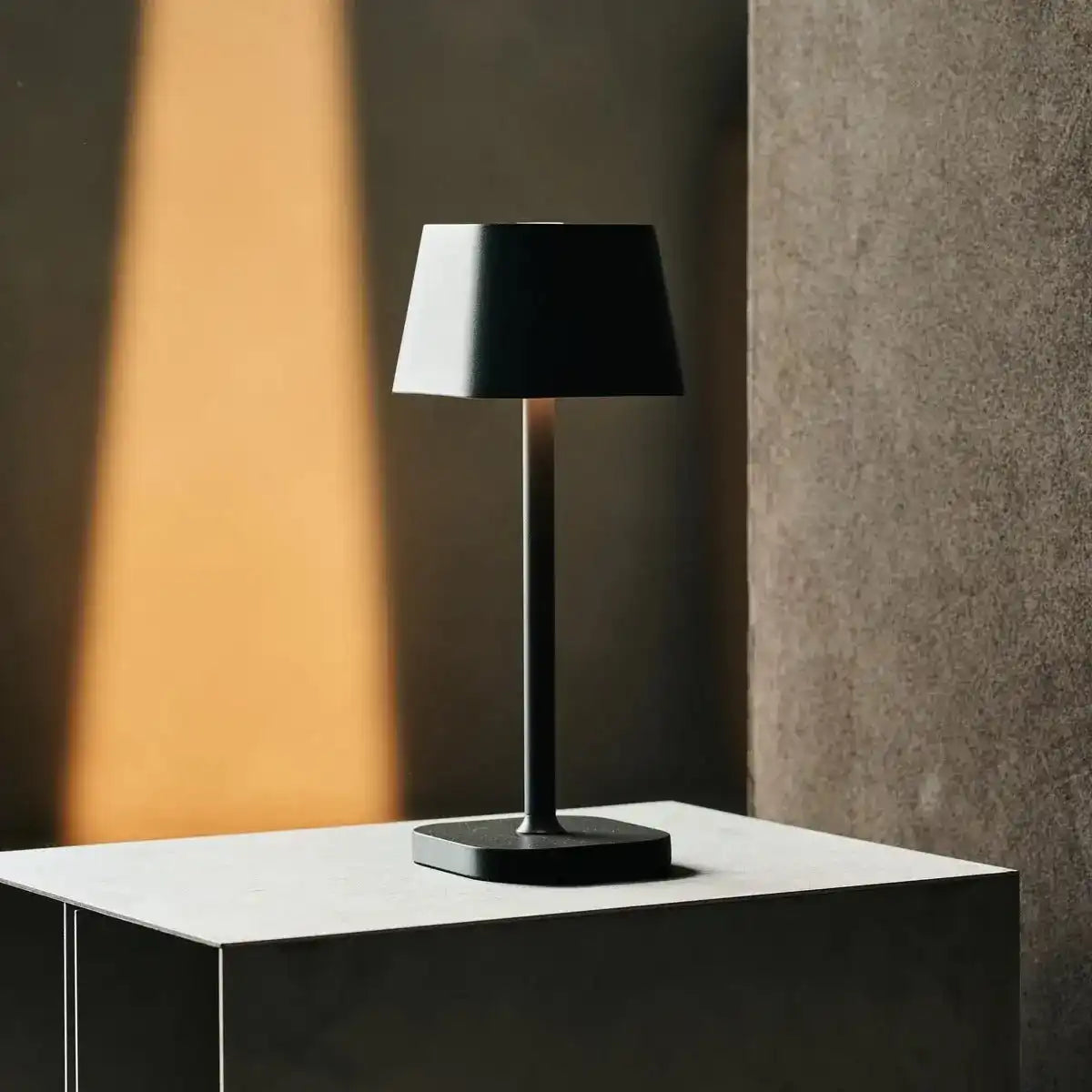 Ava Steingrau - wiederaufladbare Tischlampe | Stilvoller, schnurloser Lampe und dimmbar