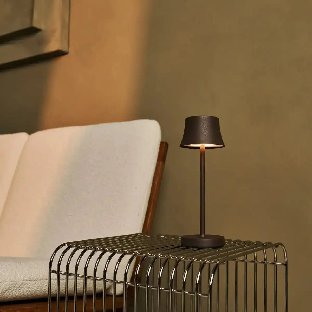 Combi Set Professional-8 x de pijp Mini Mocha Brown wiederaufladbare Tischlampen & 1 x Zentralstation Wireless Ladestation mit Qi-Technologie