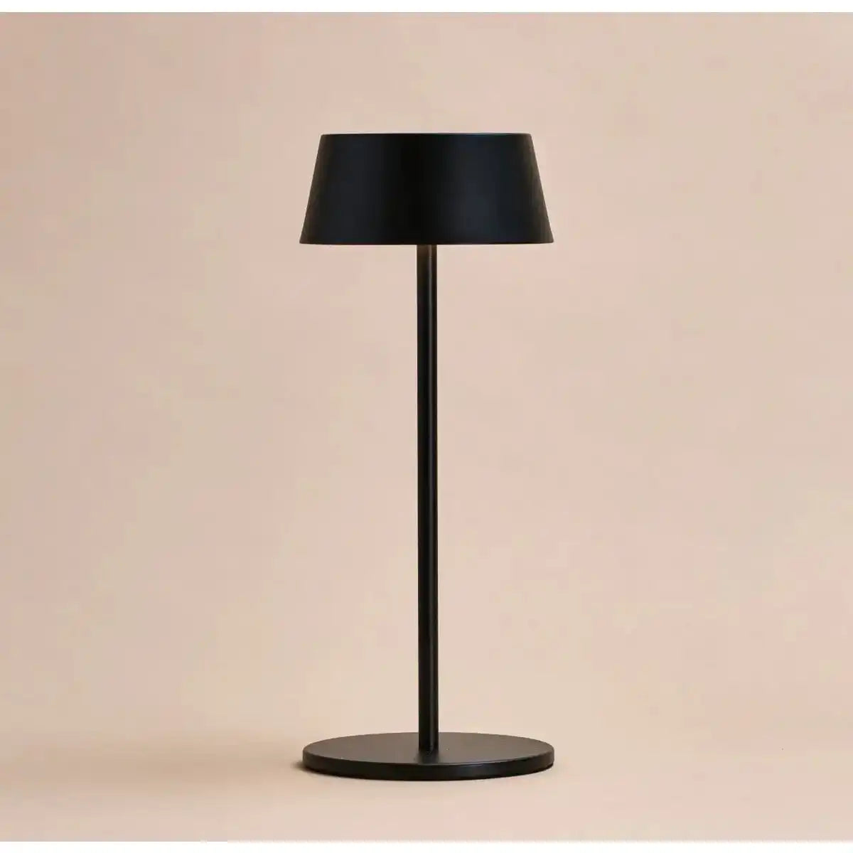 Hugo Midnight Black Wiederaufladbare Tischlampe – dimmbar, stilvoll und kabellos