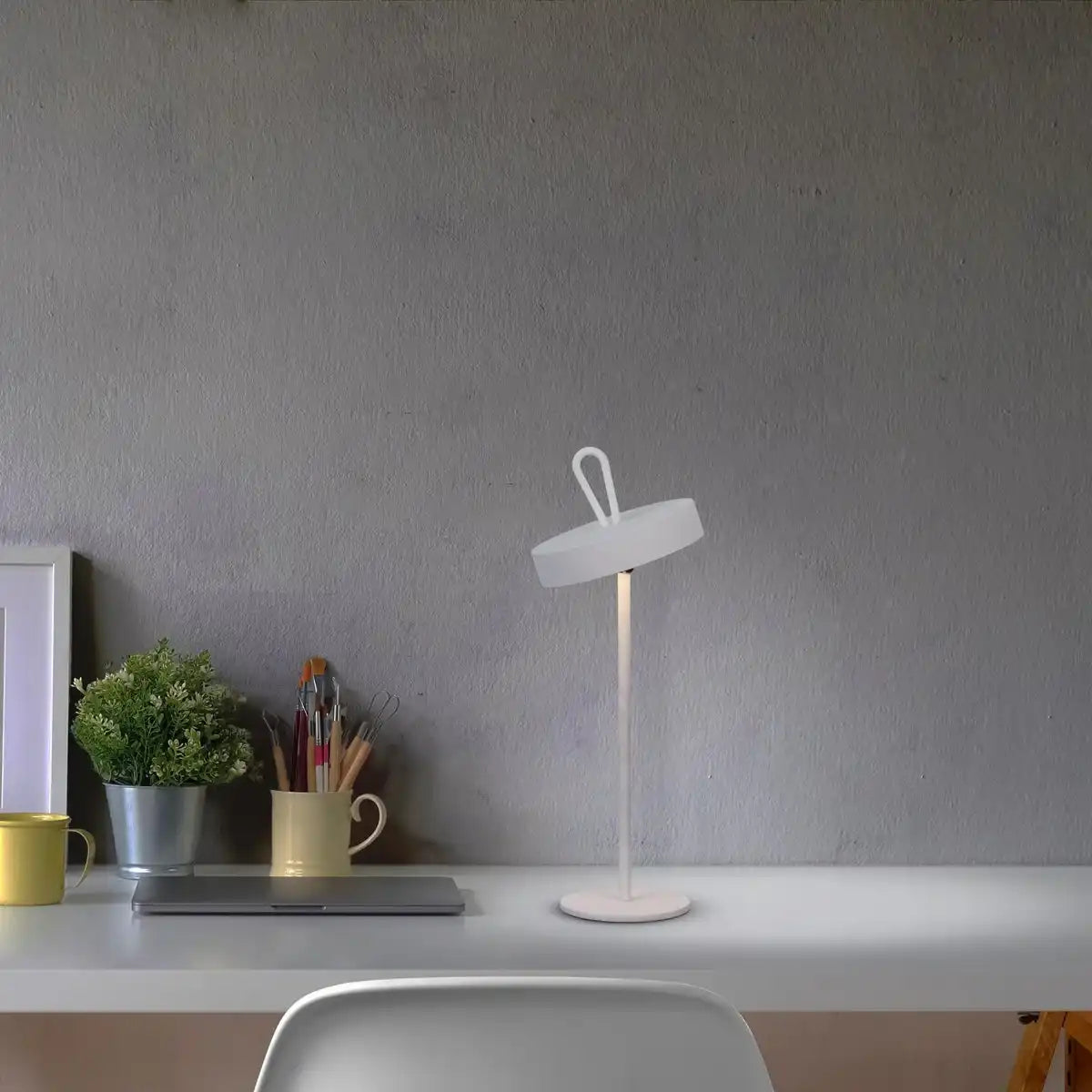 LED-Akku-Tischleuchte magnetisch "ELLA" für Außen und Innen, aus Metall und Kunststoff in Weiß , 35 cm hoch
