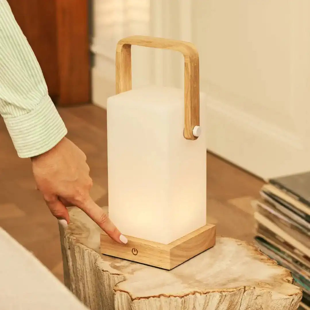 Harper Hellbraune Holzlampe – kabellose wiederaufladbare Tischlampe mit Griff