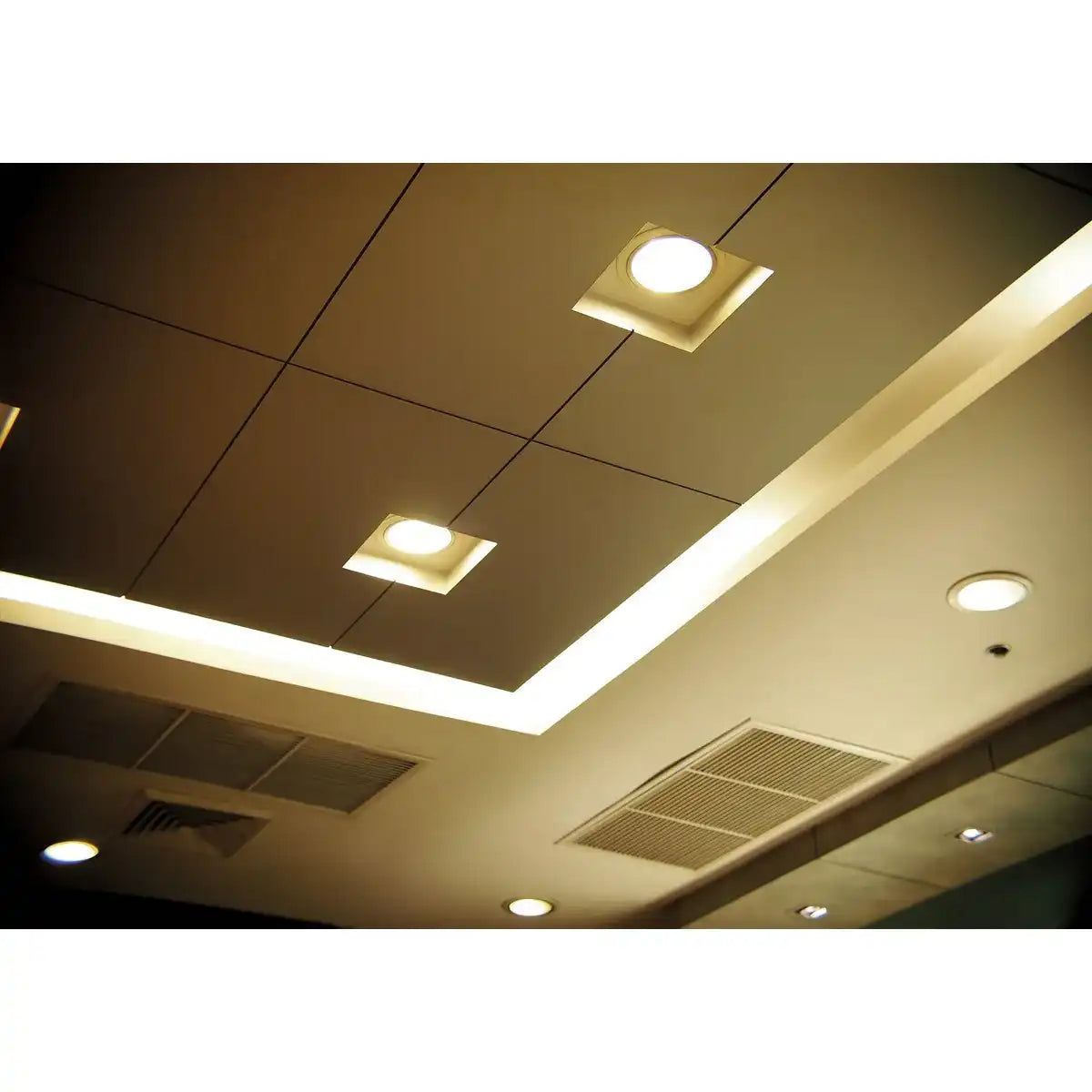 LED- Deckeneinbauleuchte "POINT" Ø 19,5cm, fest verbaute LED mit 18 Watt, neutralweißes Licht