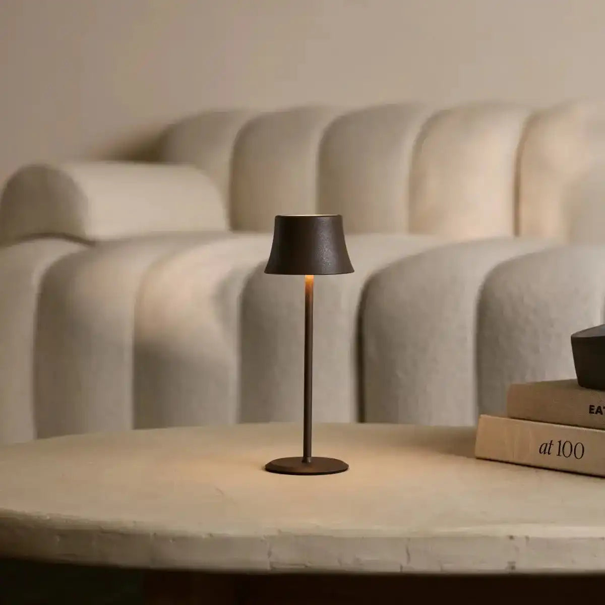 Willy Mini Mocha Brown Wiederaufladbare Tischlampe – Stilvoll, dimmbar, 60 Stunden Akkulaufzeit