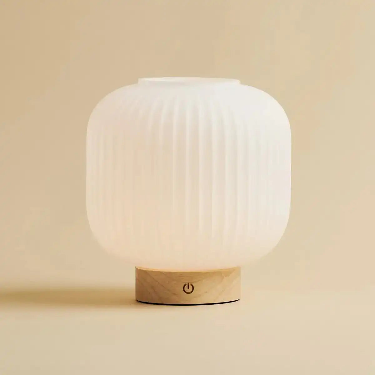 Lyla einzigartige wiederaufladbare Lampe - gefrostete Glas & Holzbasis, dimmbar, 3 Lichtmodi