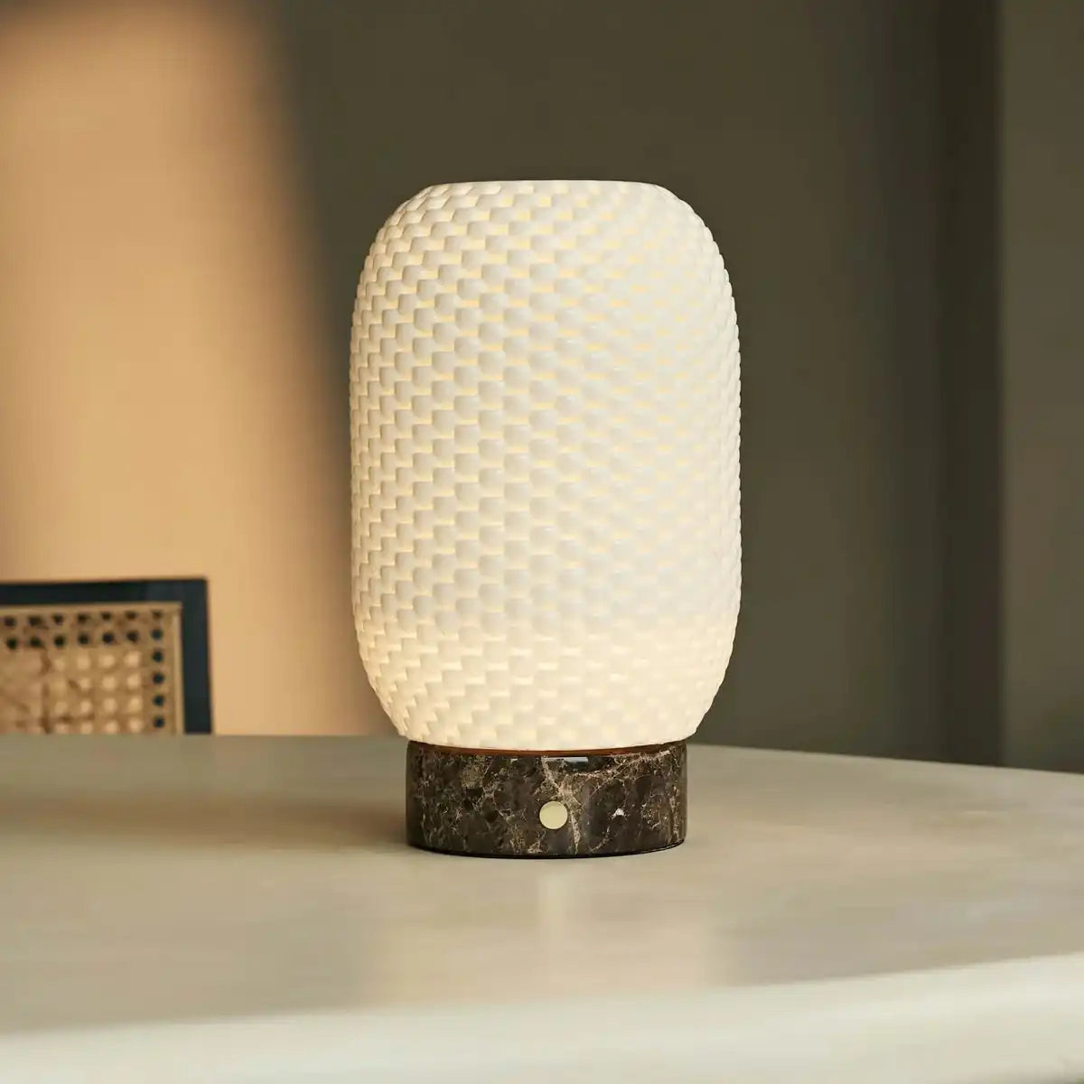 Aurora Marmor Cordless Tischlampe in 3D-gedrucktem Porzellan-wiederaufladbar, dimmbar und bis zu 100 Stunden Licht