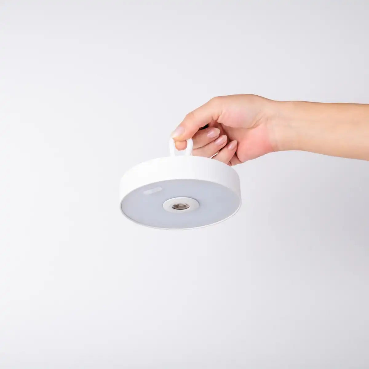 LED-Akku-Tischleuchte magnetisch "ELLA" für Außen und Innen, aus Metall und Kunststoff in Weiß , 35 cm hoch
