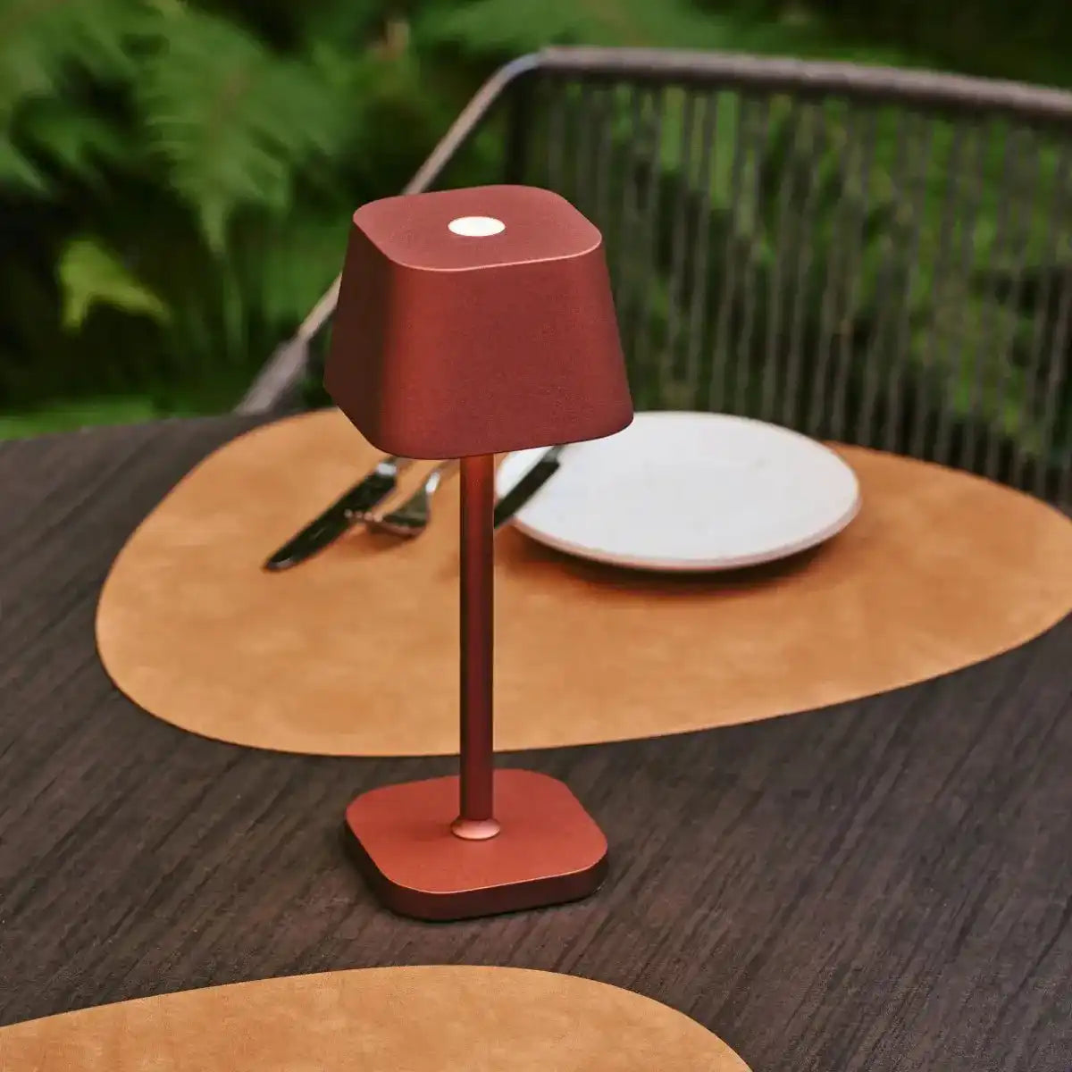 AVA Bronze - wiederaufladbare Tischlampe | Stilvoll, schnurlos und dimmbar
