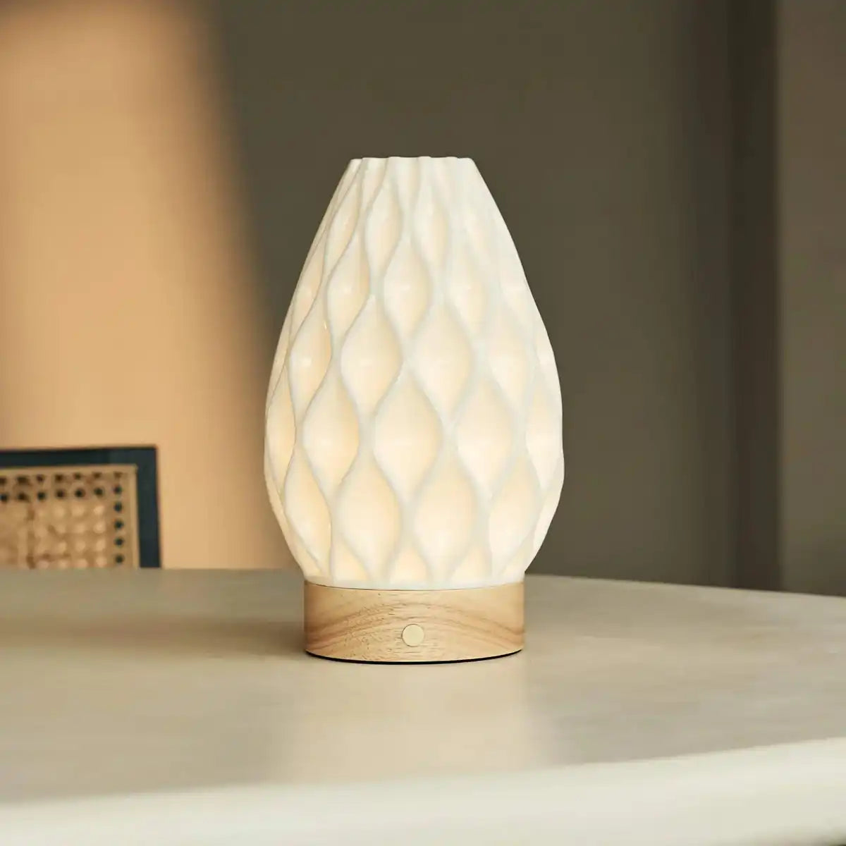 Vela Hellbraun schnurloser Tischlampe in 3D-gedrucktem Porzellan-wiederaufladbar, dimmbar und bis zu 100 Stunden Licht