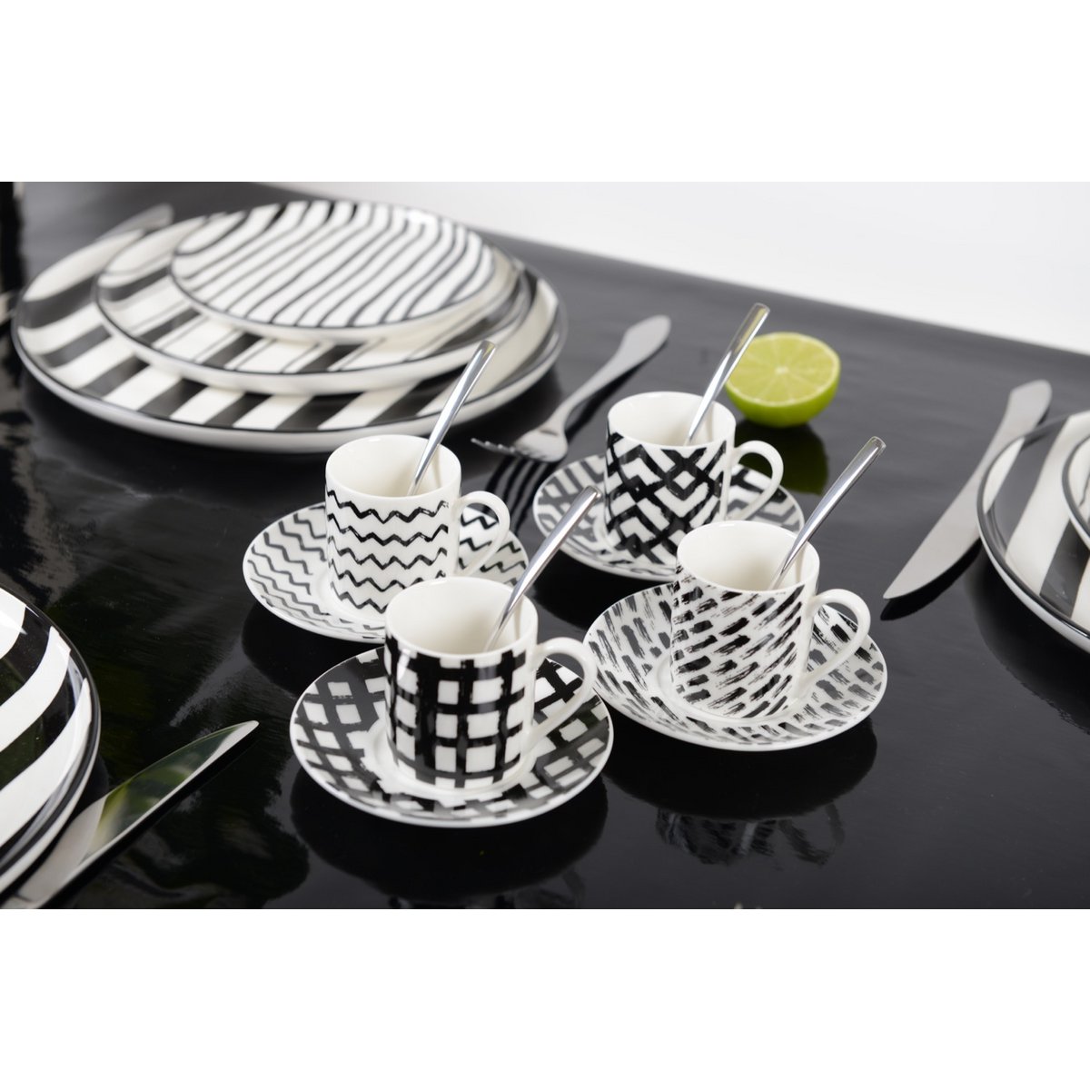 SET 4 KAFFEETASSEN 90ML SCHWARZ UND WEISS