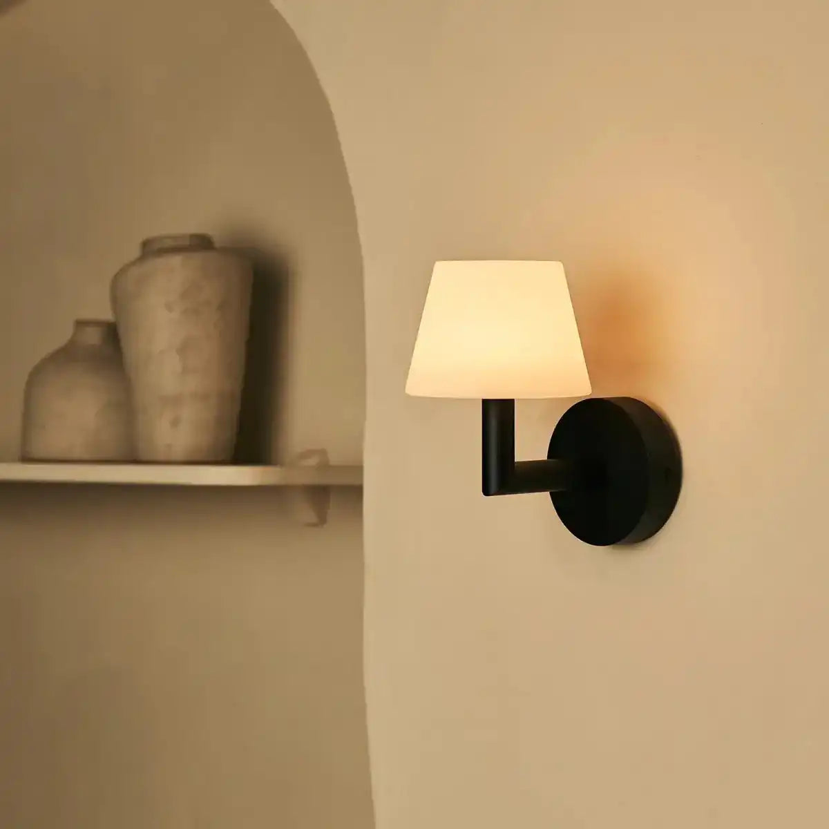 Ted Black Holz wiederaufladbare Wandlampe | Schnurlos und dimmbare Beleuchtung