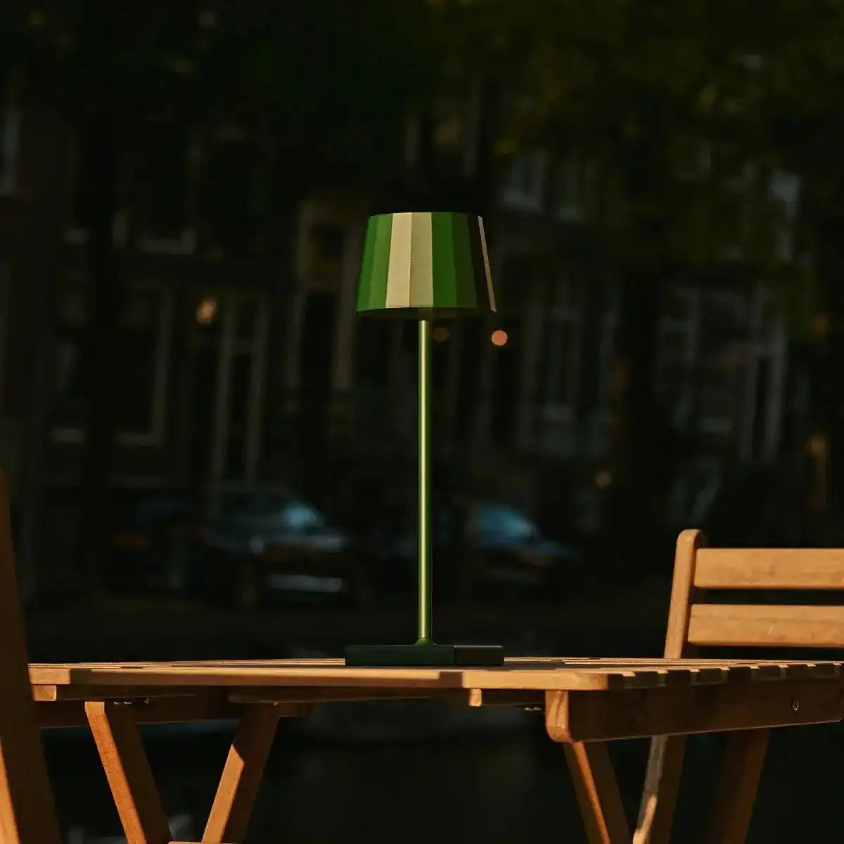 William Pine Green Wiederaufladbare Tischlampe – USB-C, dimmbar, 120-Stunden-Akku