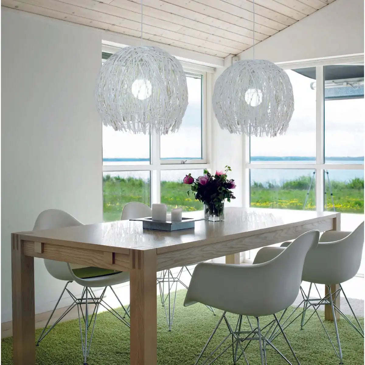 Korb-Pendelleuchte "STRUWEL" Ø 40, aus weißem Rattan, E27-Fassung.