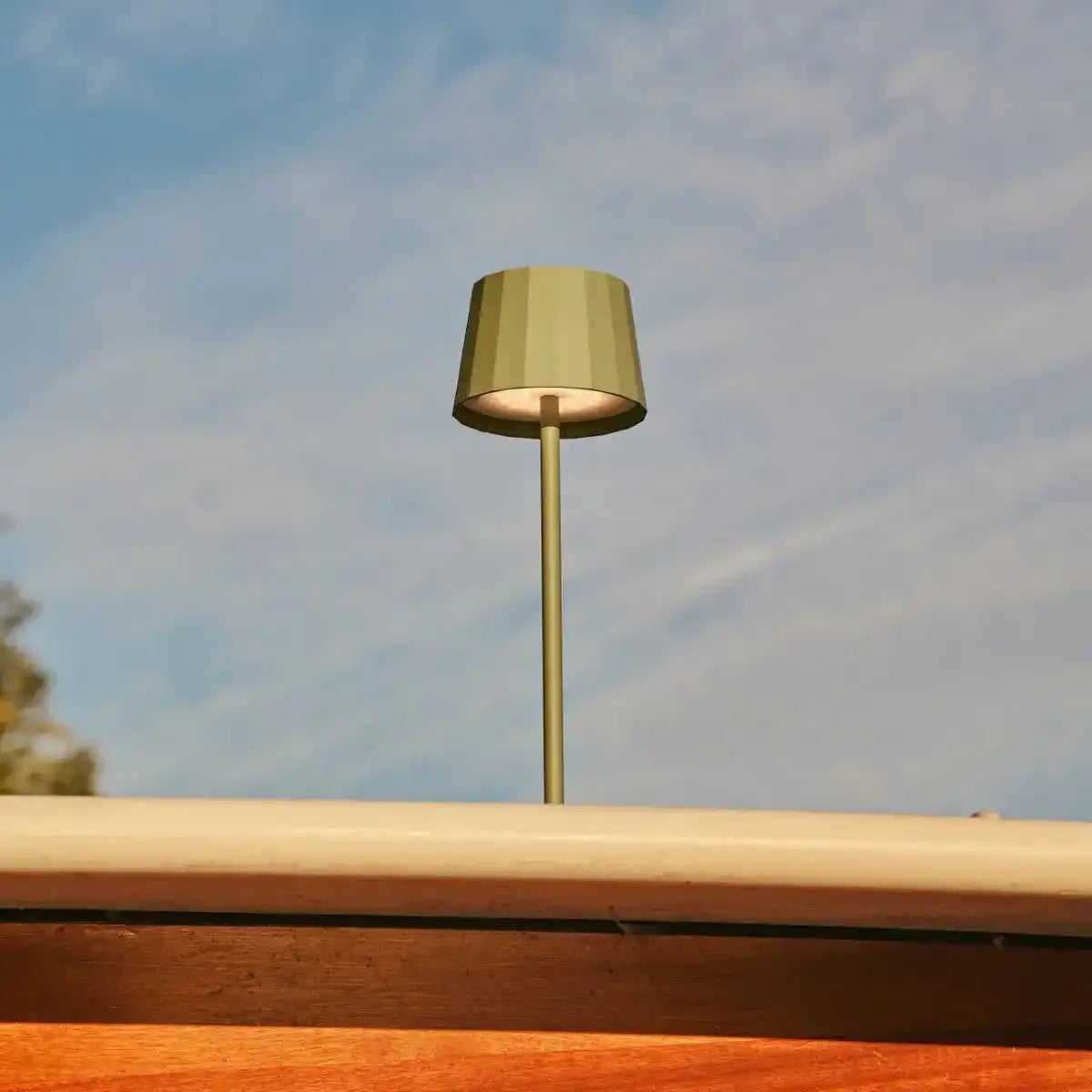 Wouter Sage Green wiederaufladbare Tischlampe-drahtloses Laden, dimmbar, 120-Stunden-Akkulaufzeit