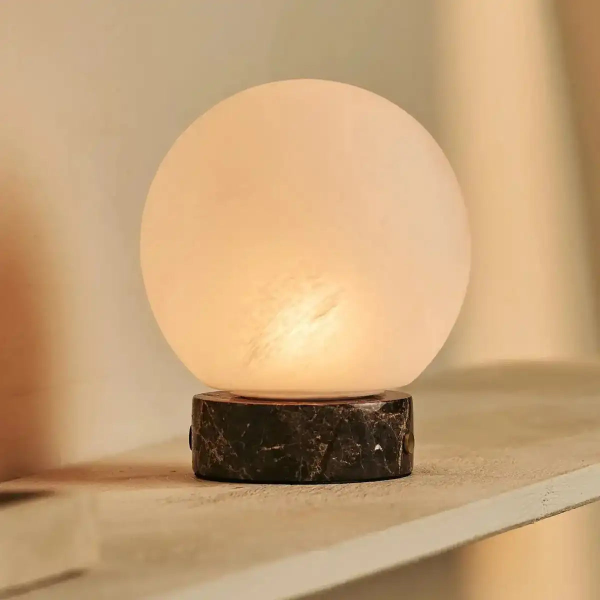HEEM BROWN / KEPERADOR DARK - Marmoraufladbarer Tischlampe - 3 helle Modi, schnurlos und mit Glas austauschbarer Lampenschirm