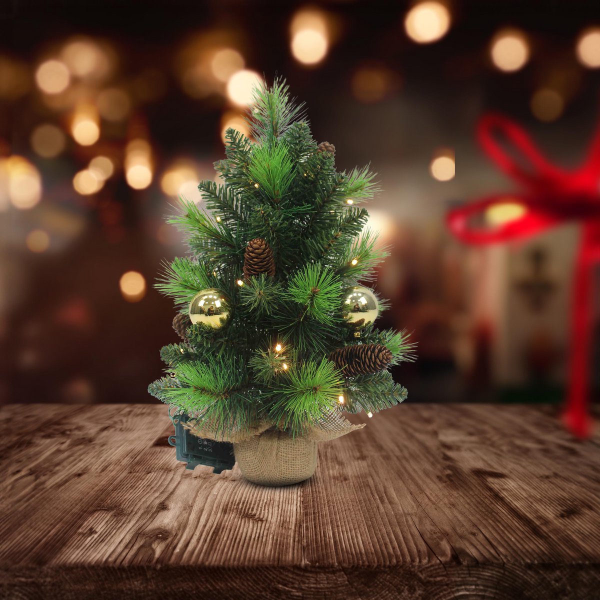 LED-Tannenbaum "NOEL" Außen-Deko aus Metall und Kunststoff in Grün und Gold, mit fest verbauten LEDs