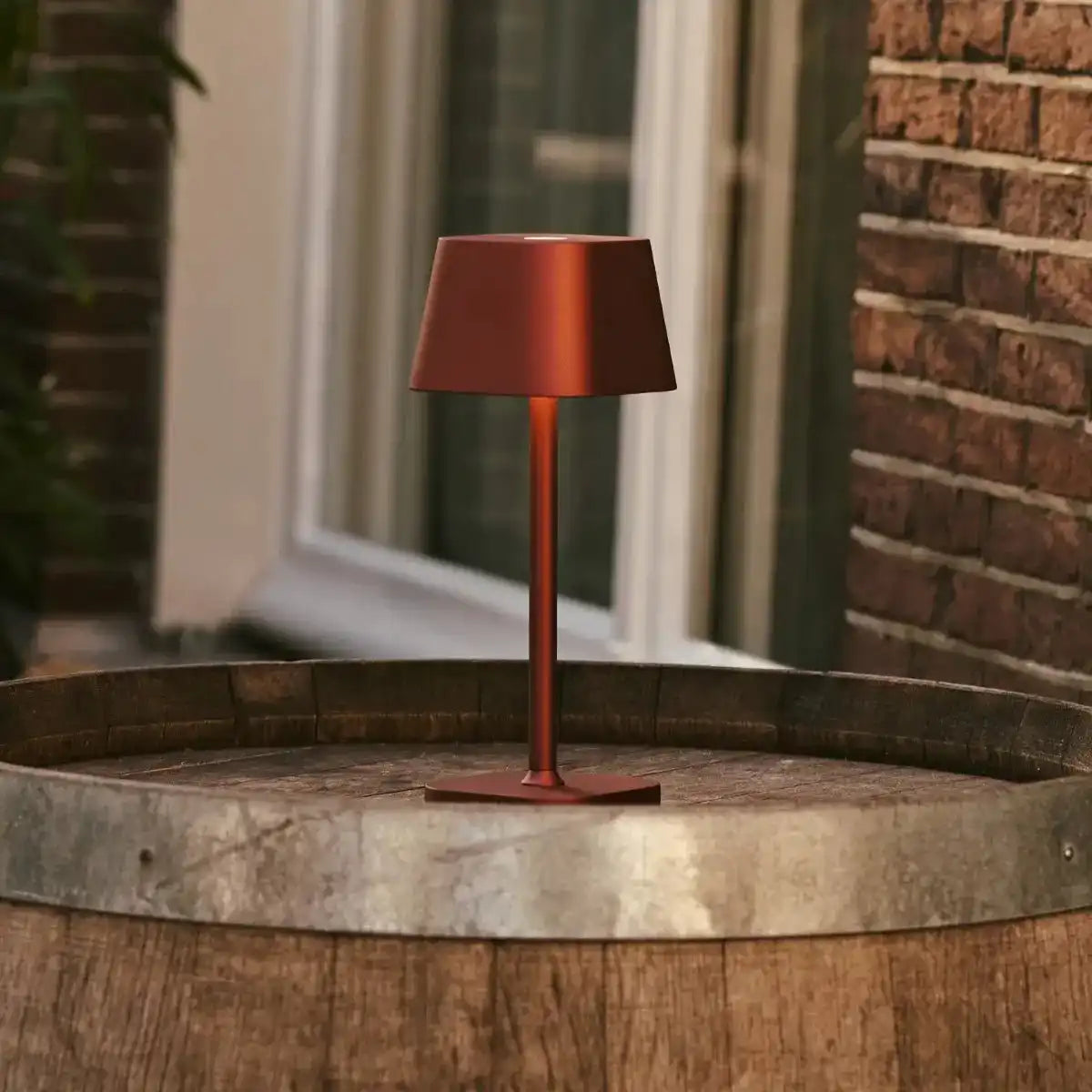 AVA Bronze - wiederaufladbare Tischlampe | Stilvoll, schnurlos und dimmbar