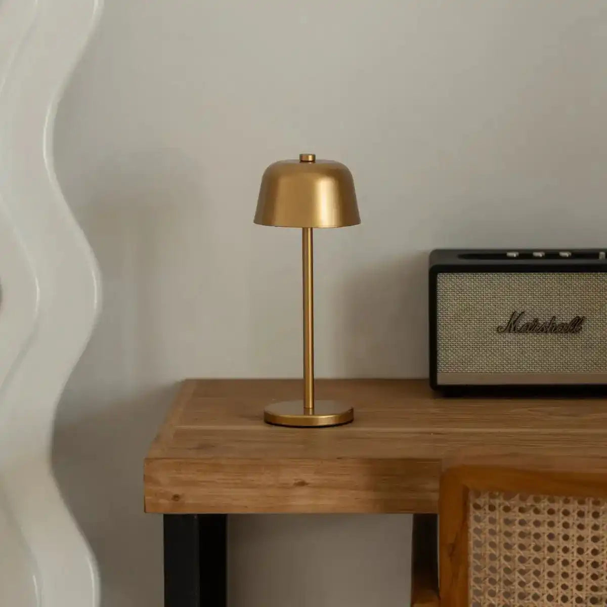 Anton Gold wiederaufladbare Tischlampe | Schlanke und kabellose Beleuchtung