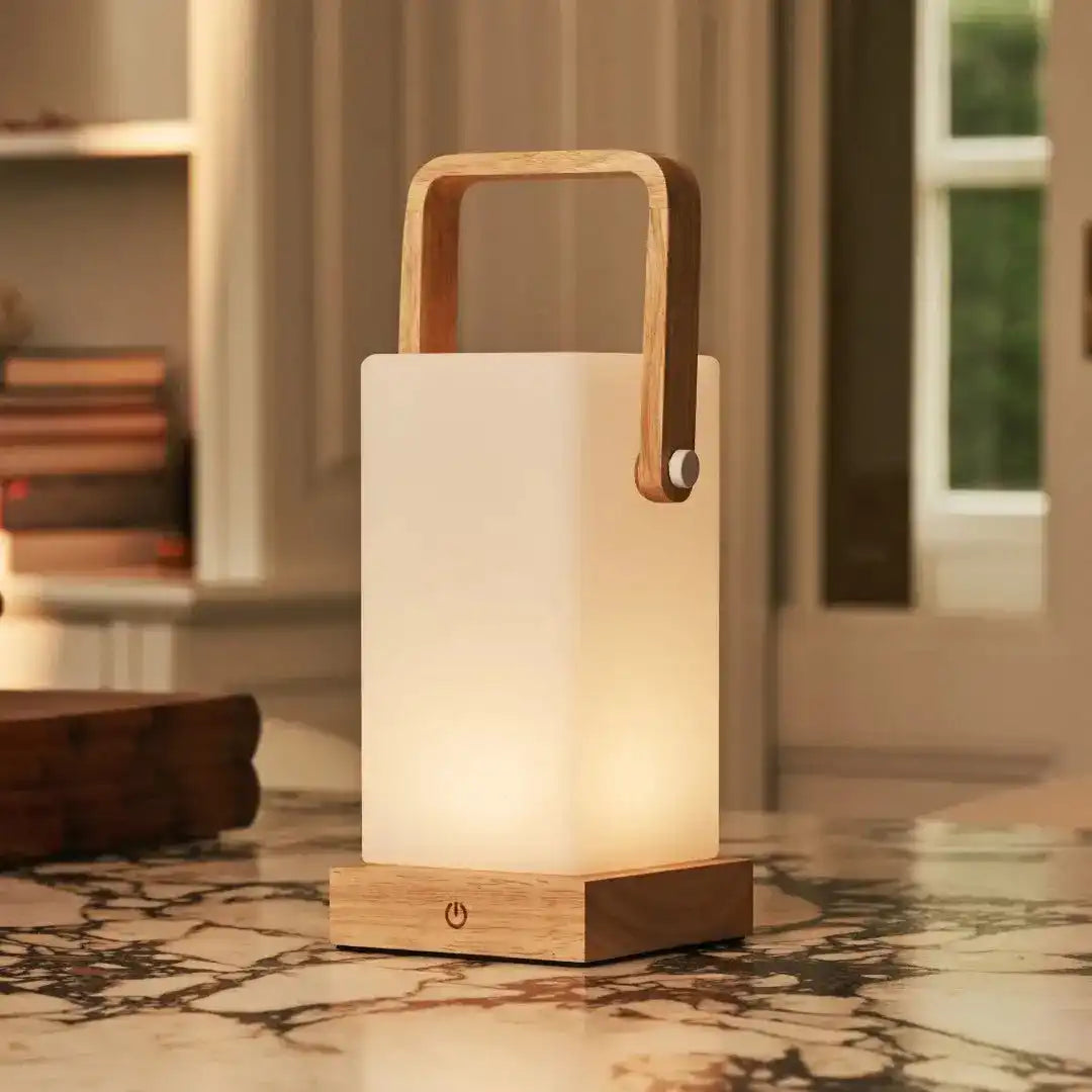 Harper Hellbraune Holzlampe – kabellose wiederaufladbare Tischlampe mit Griff